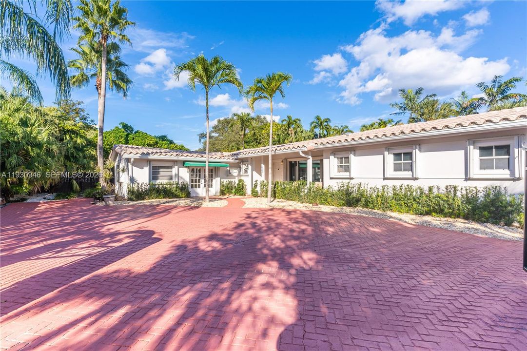 For Sale: $1,800,000 (4 beds, 4 baths, 2605 Square Feet)