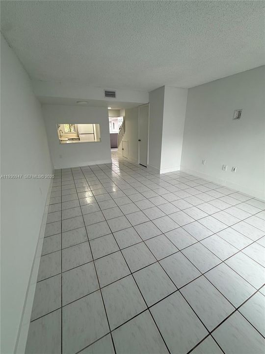 For Rent: $2,300 (2 beds, 1 baths, 1024 Square Feet)