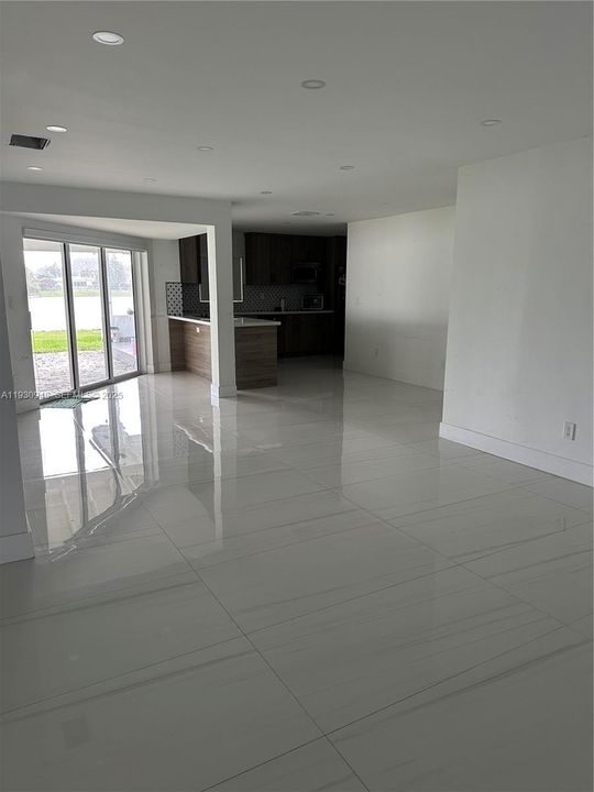 For Rent: $3,700 (5 beds, 2 baths, 2054 Square Feet)