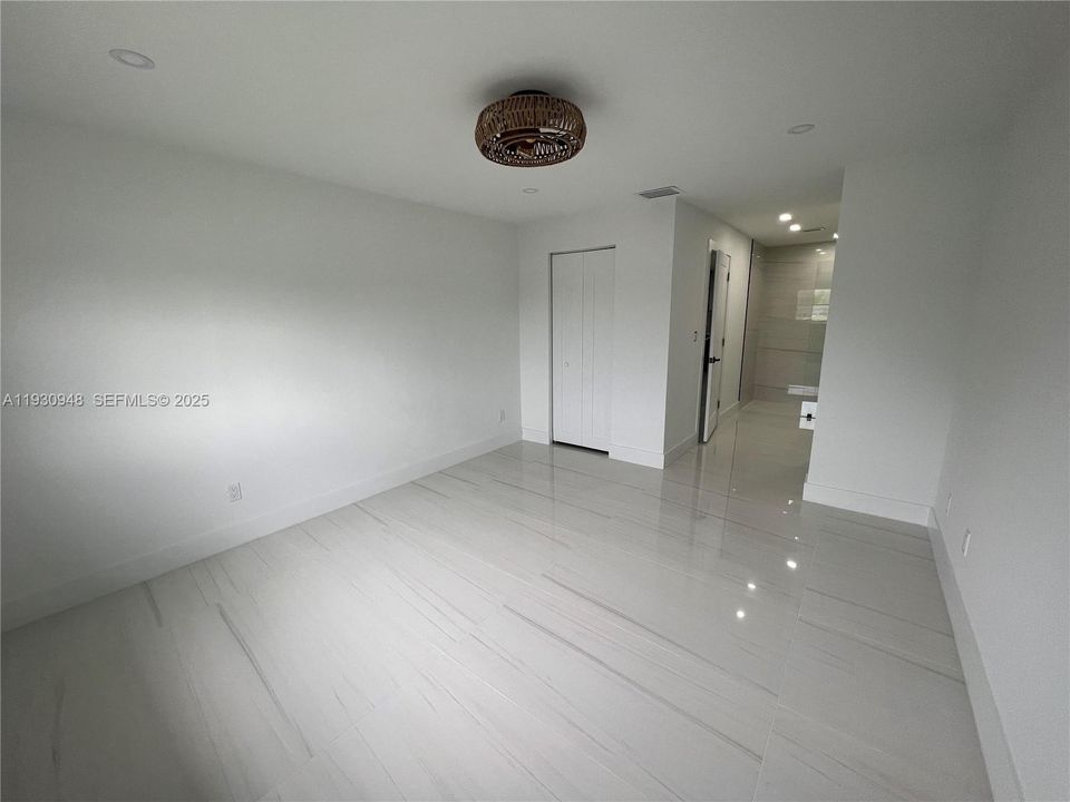 For Rent: $3,700 (5 beds, 2 baths, 2054 Square Feet)