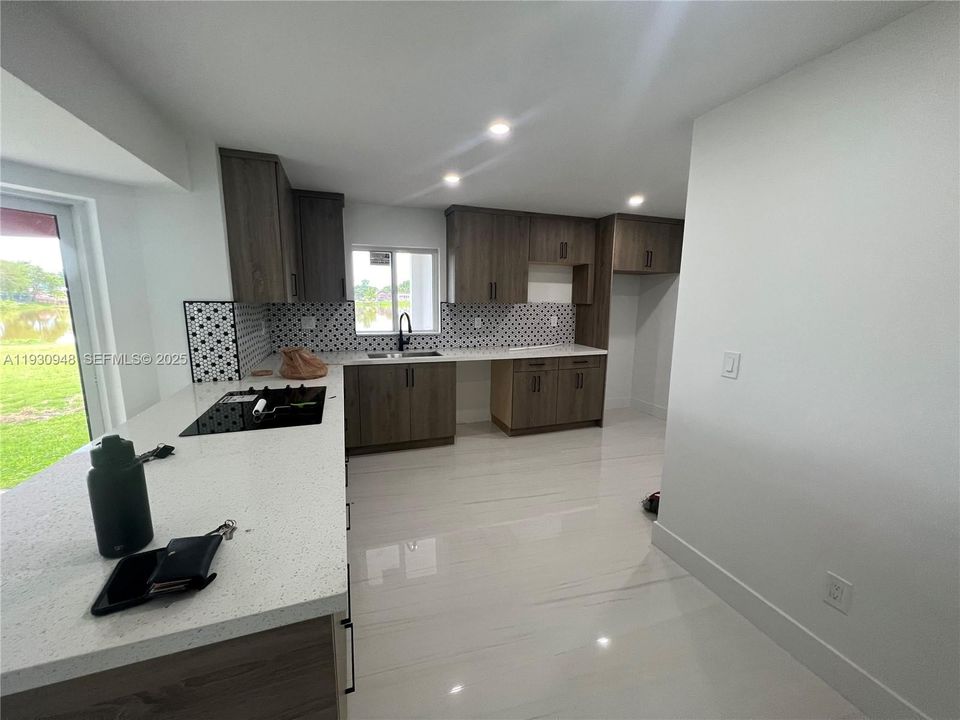 For Rent: $3,700 (5 beds, 2 baths, 2054 Square Feet)