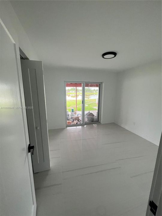 For Rent: $3,700 (5 beds, 2 baths, 2054 Square Feet)