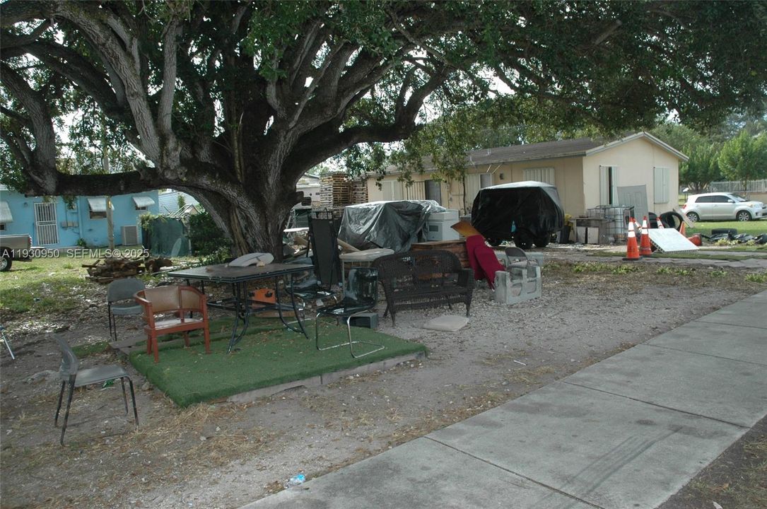 На продажу: $189,000 (10,400 кв.фт.)