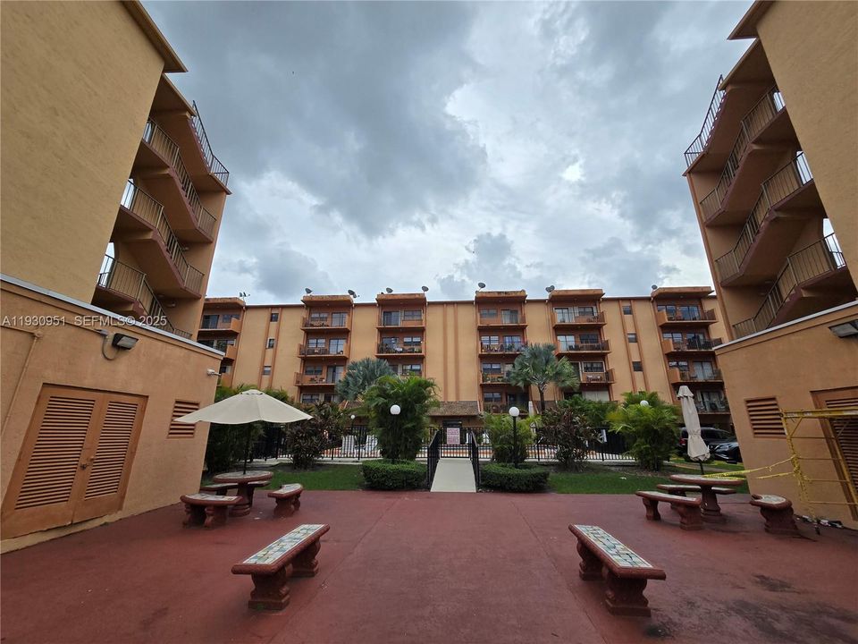 For Rent: $2,950 (3 beds, 2 baths, 1296 Square Feet)