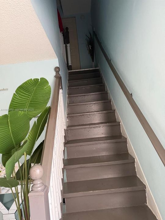 For Rent: $2,200 (2 beds, 1 baths, 955 Square Feet)