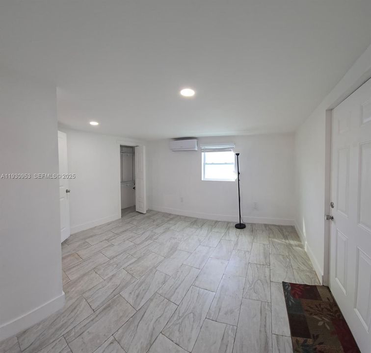 For Rent: $1,100 (0 beds, 1 baths, 400 Square Feet)