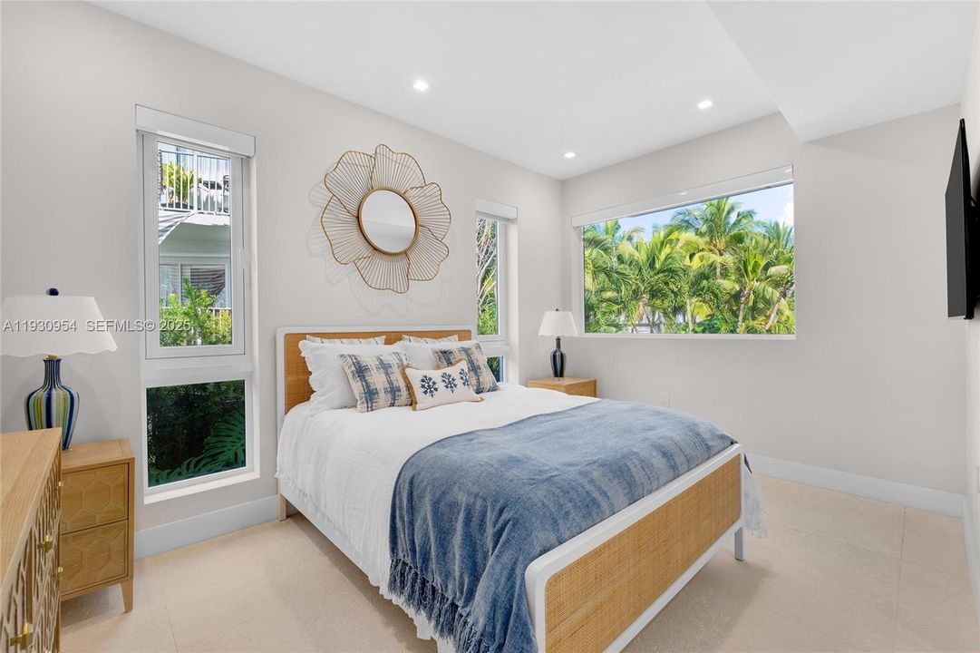 На продажу: $11,380,000 (4 спален, 5 ванн, 3723 Квадратных фут)