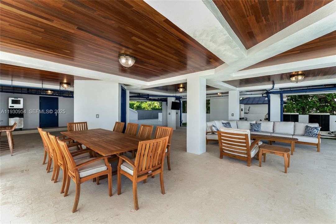 На продажу: $11,380,000 (4 спален, 5 ванн, 3723 Квадратных фут)