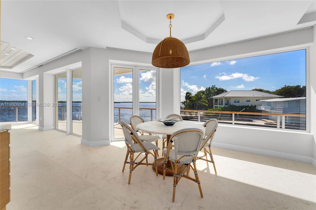 На продажу: $11,380,000 (4 спален, 5 ванн, 3723 Квадратных фут)