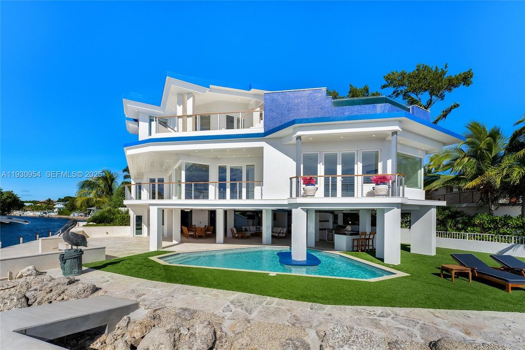 На продажу: $11,380,000 (4 спален, 5 ванн, 3723 Квадратных фут)