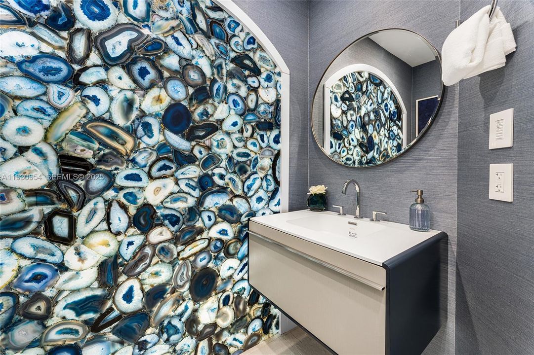 На продажу: $11,380,000 (4 спален, 5 ванн, 3723 Квадратных фут)