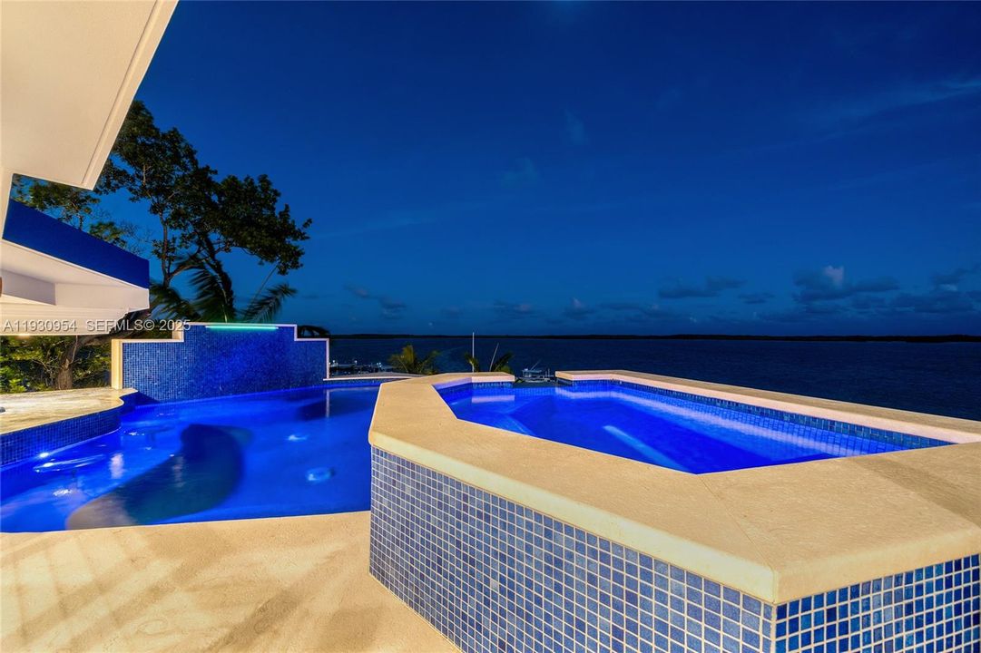 На продажу: $11,380,000 (4 спален, 5 ванн, 3723 Квадратных фут)