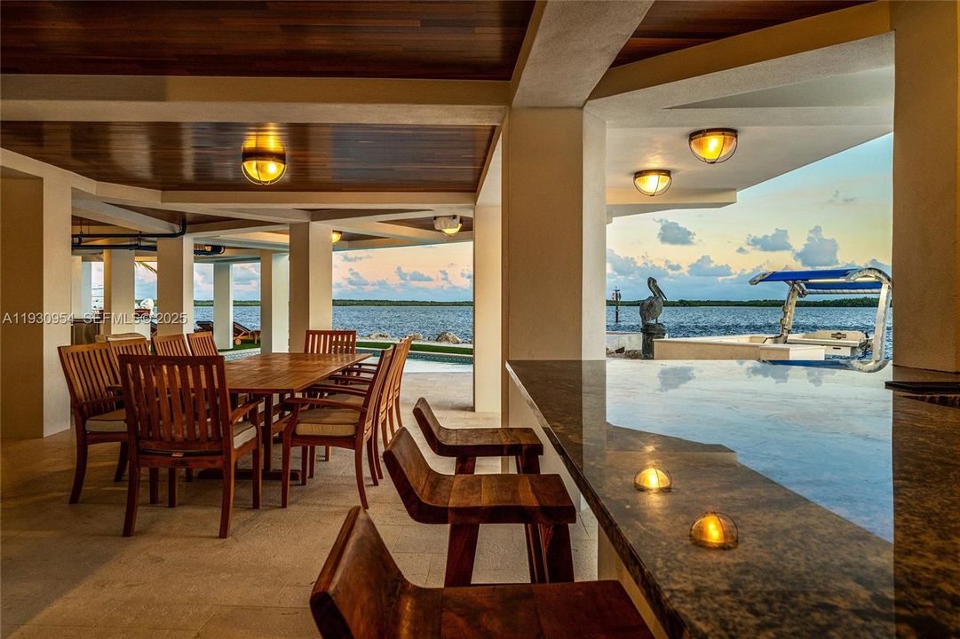 На продажу: $11,380,000 (4 спален, 5 ванн, 3723 Квадратных фут)