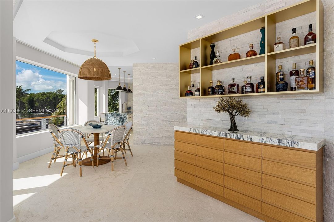 На продажу: $11,380,000 (4 спален, 5 ванн, 3723 Квадратных фут)