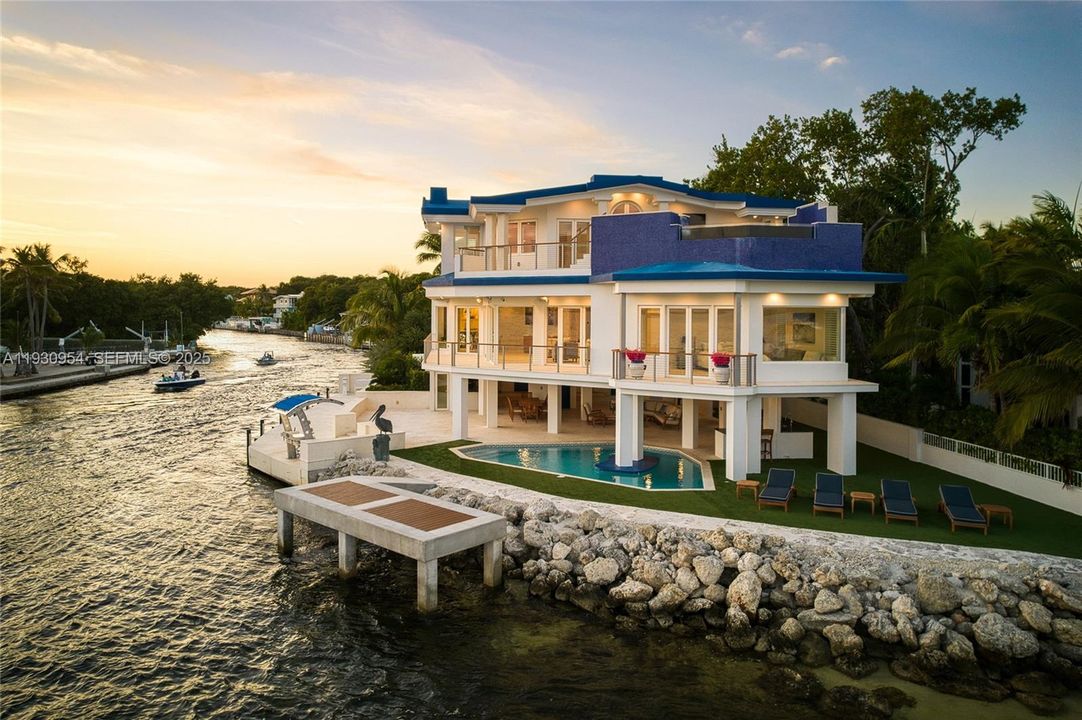 На продажу: $11,380,000 (4 спален, 5 ванн, 3723 Квадратных фут)