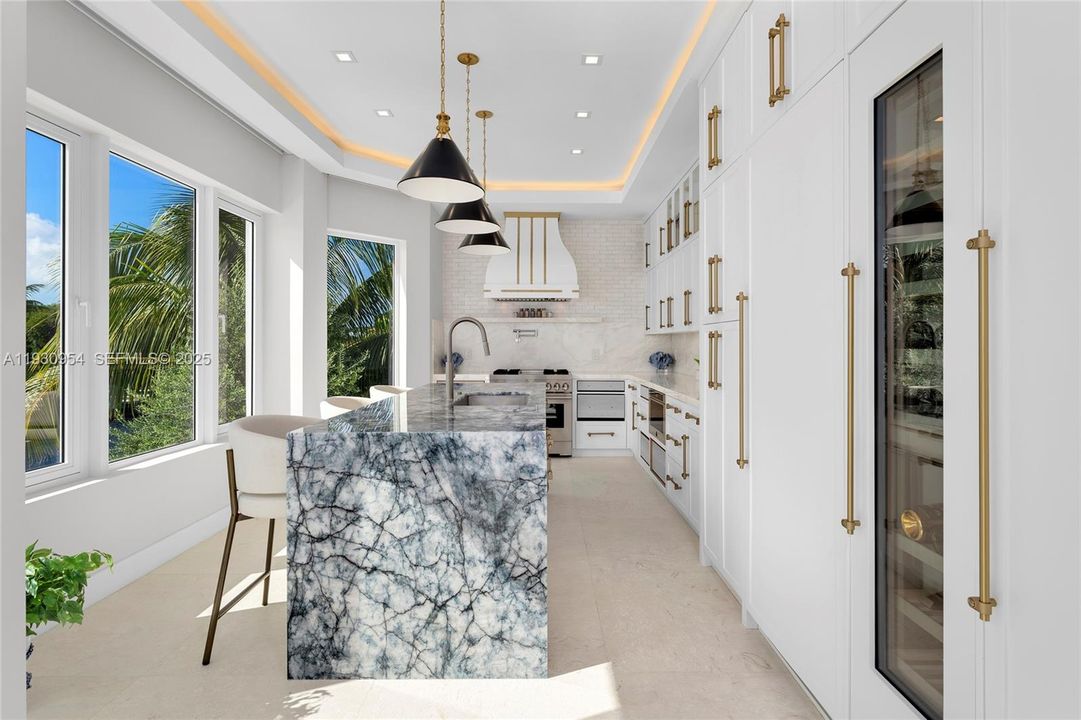 На продажу: $11,380,000 (4 спален, 5 ванн, 3723 Квадратных фут)