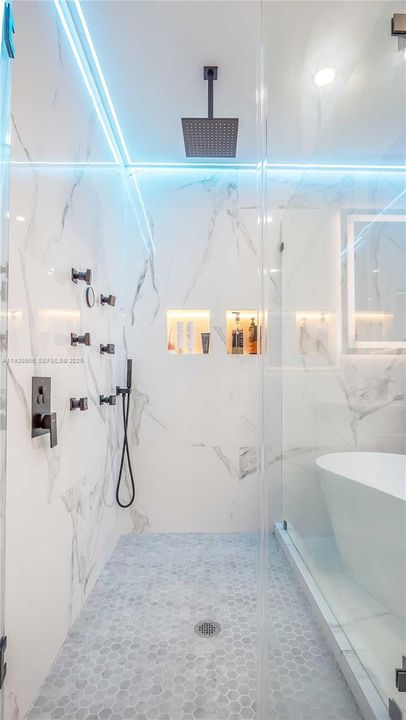 For Sale: $585,000 (4 beds, 2 baths, 1333 Square Feet)