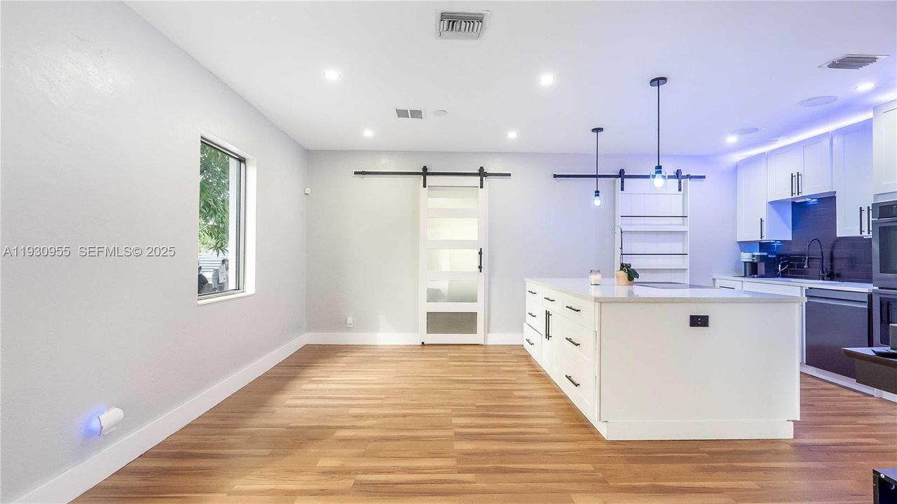 For Sale: $585,000 (4 beds, 2 baths, 1333 Square Feet)