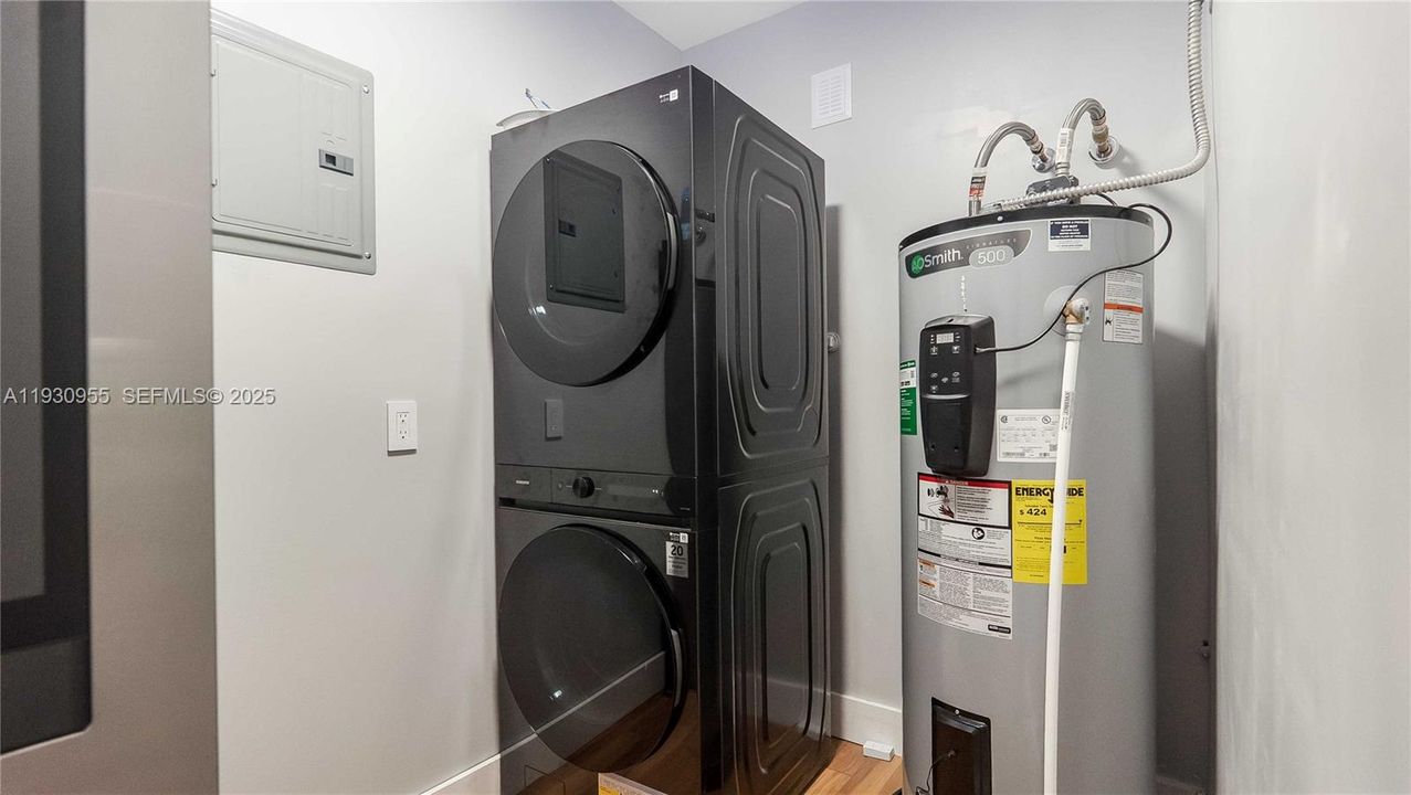 For Sale: $585,000 (4 beds, 2 baths, 1333 Square Feet)