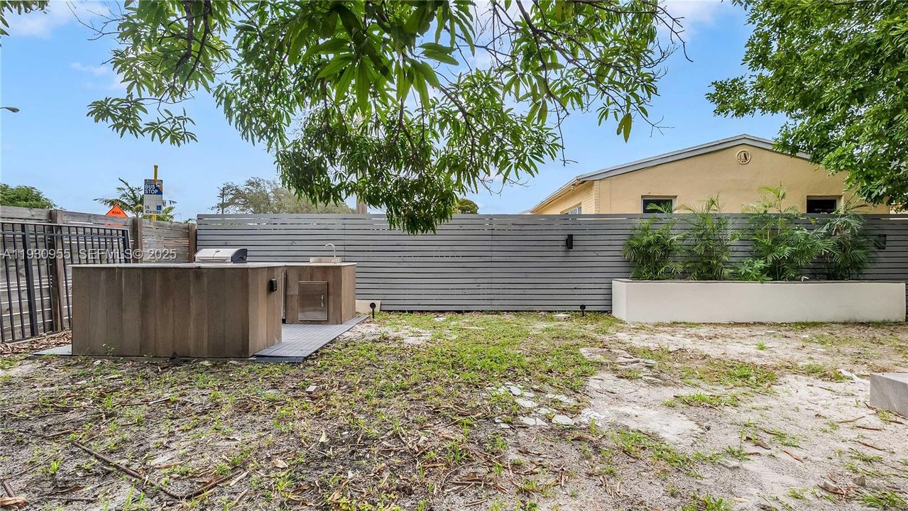 For Sale: $585,000 (4 beds, 2 baths, 1333 Square Feet)