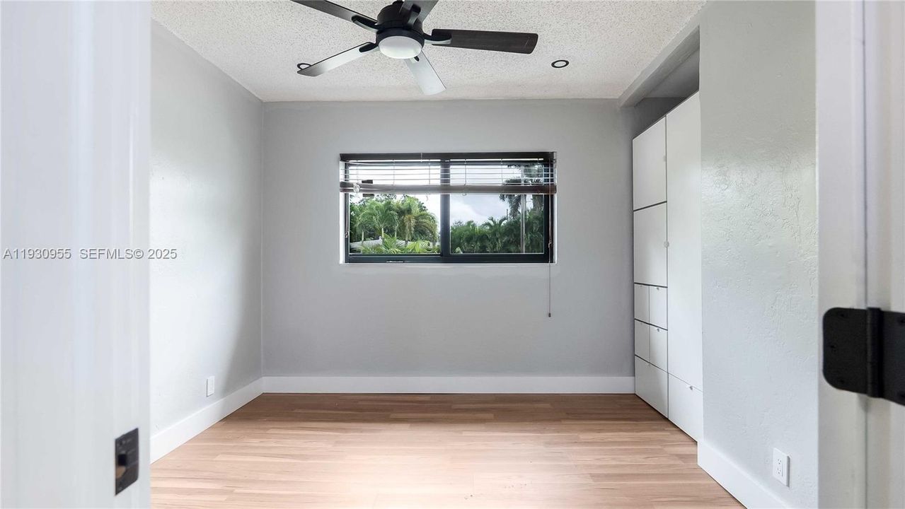 For Sale: $585,000 (4 beds, 2 baths, 1333 Square Feet)