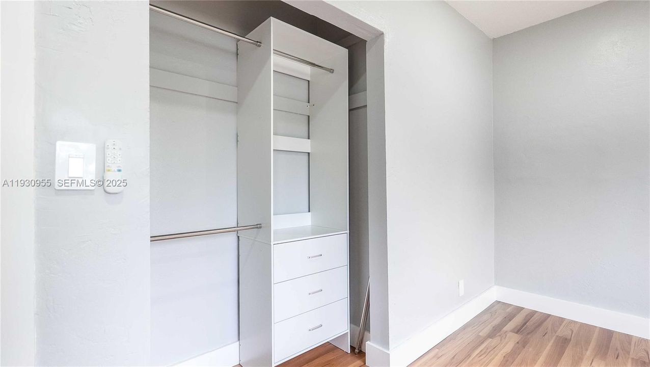 For Sale: $585,000 (4 beds, 2 baths, 1333 Square Feet)