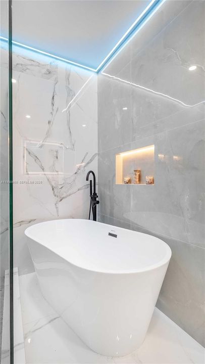 For Sale: $585,000 (4 beds, 2 baths, 1333 Square Feet)