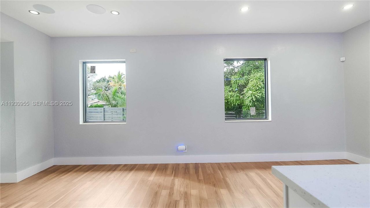 For Sale: $585,000 (4 beds, 2 baths, 1333 Square Feet)