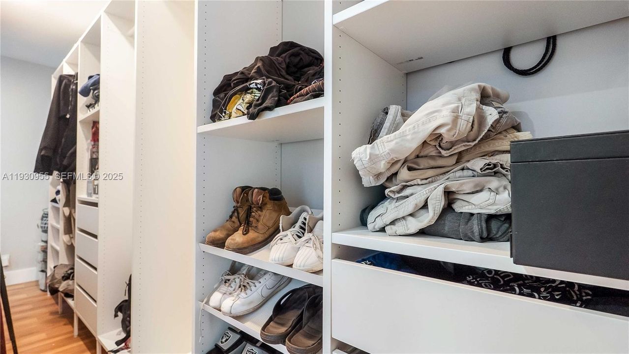 For Sale: $585,000 (4 beds, 2 baths, 1333 Square Feet)