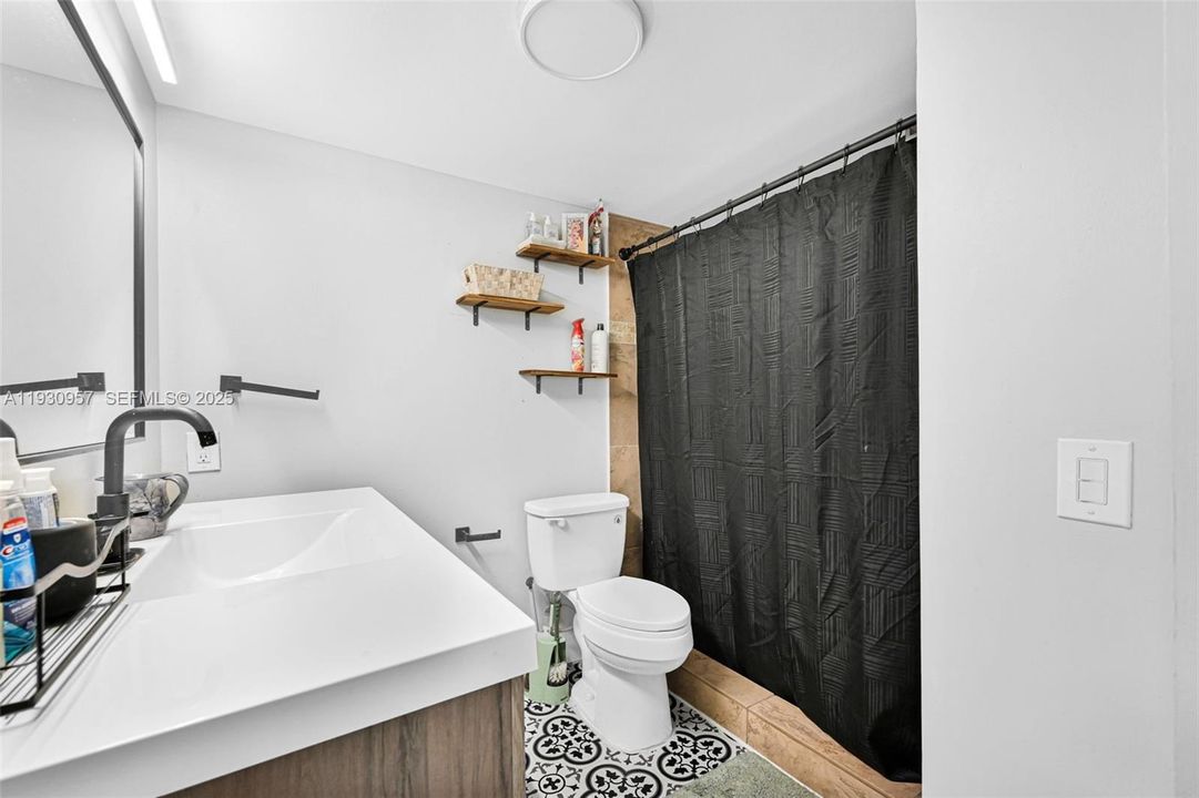 На продажу: $325,000 (2 спален, 2 ванн, 1242 Квадратных фут)