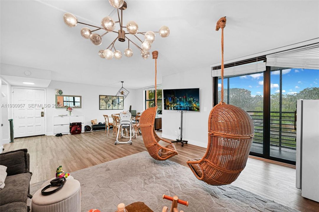 На продажу: $325,000 (2 спален, 2 ванн, 1242 Квадратных фут)