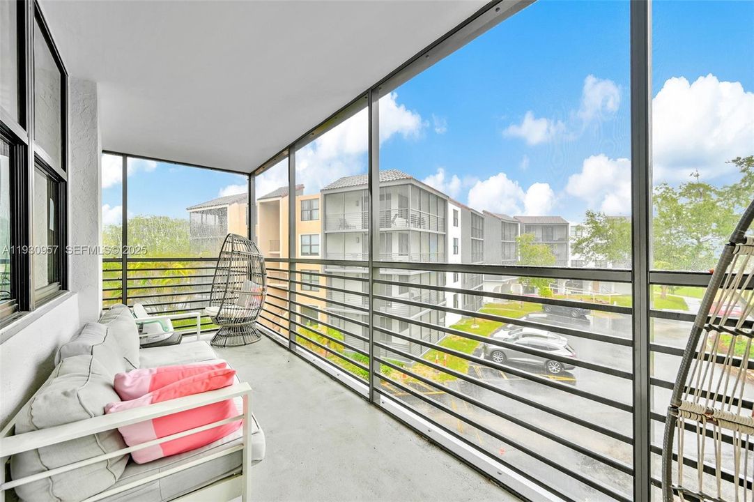 На продажу: $325,000 (2 спален, 2 ванн, 1242 Квадратных фут)