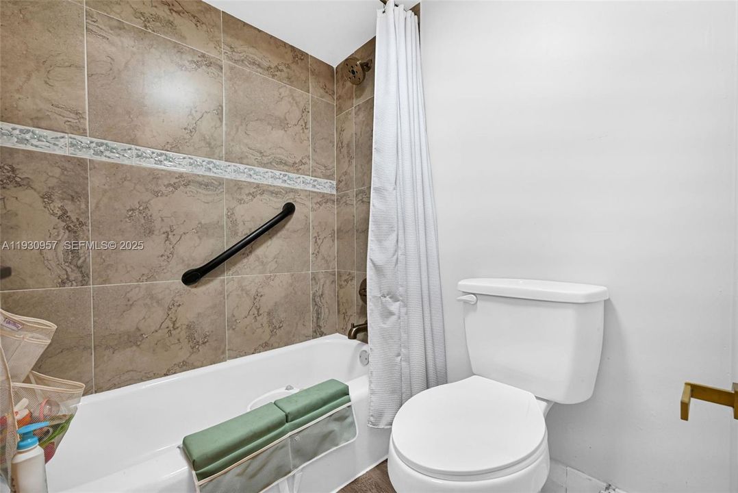 На продажу: $325,000 (2 спален, 2 ванн, 1242 Квадратных фут)