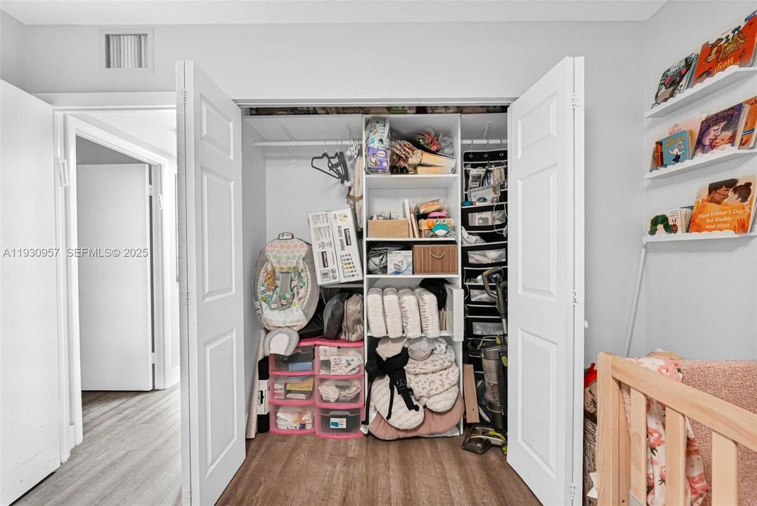 На продажу: $325,000 (2 спален, 2 ванн, 1242 Квадратных фут)