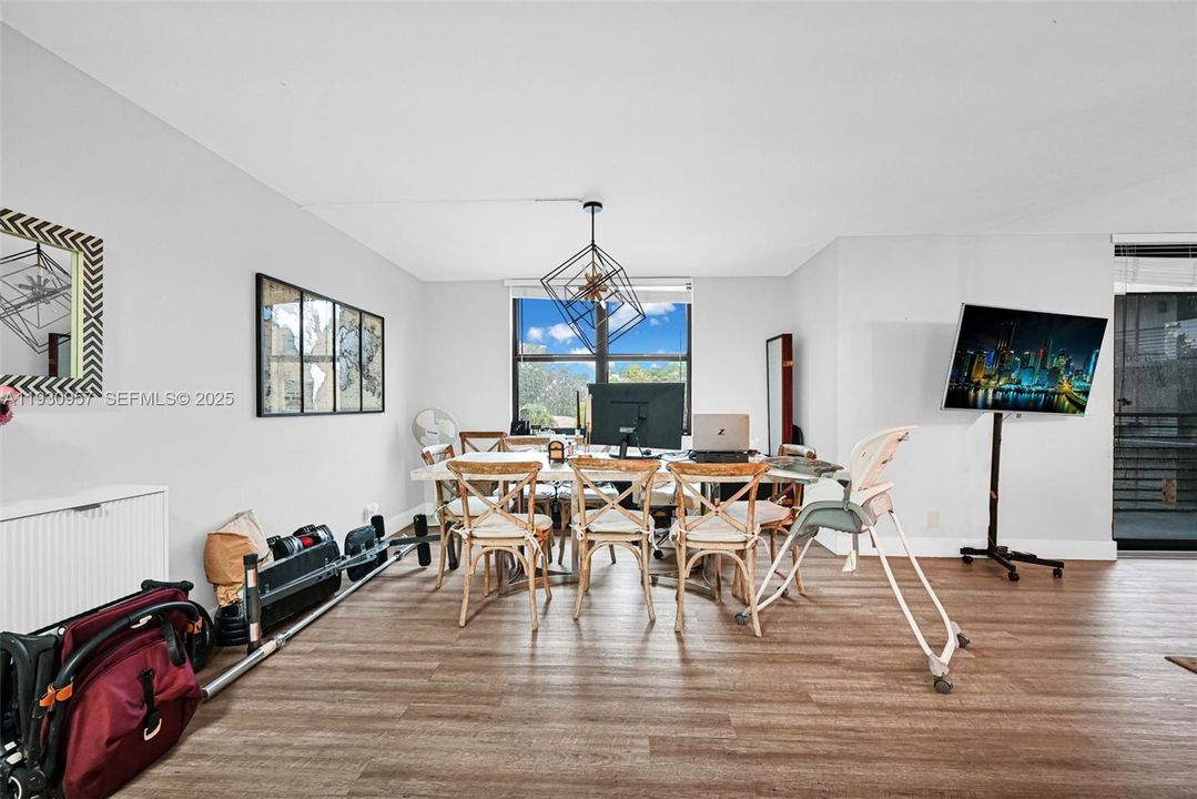 На продажу: $325,000 (2 спален, 2 ванн, 1242 Квадратных фут)