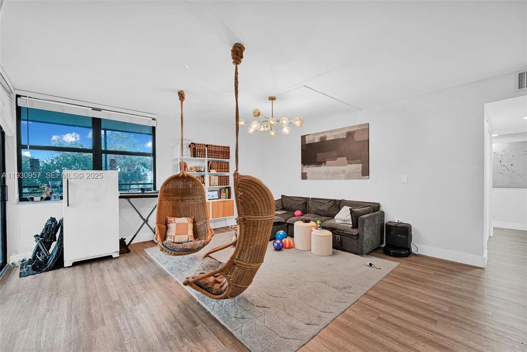 На продажу: $325,000 (2 спален, 2 ванн, 1242 Квадратных фут)