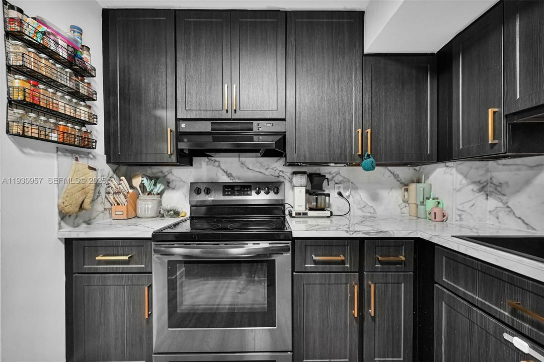 На продажу: $325,000 (2 спален, 2 ванн, 1242 Квадратных фут)