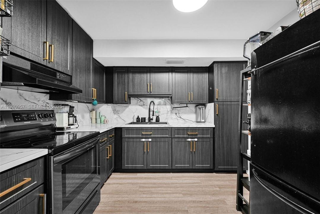 На продажу: $325,000 (2 спален, 2 ванн, 1242 Квадратных фут)