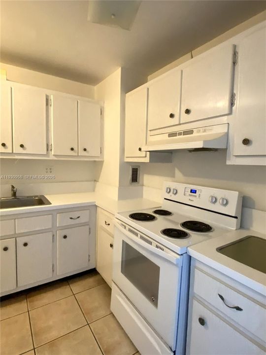 For Sale: $205,000 (0 beds, 1 baths, 577 Square Feet)