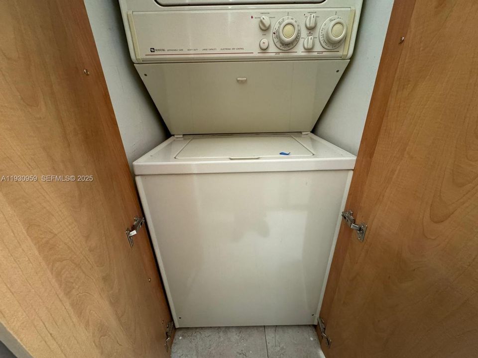 На продажу: $254,000 (2 спален, 2 ванн, 1033 Квадратных фут)