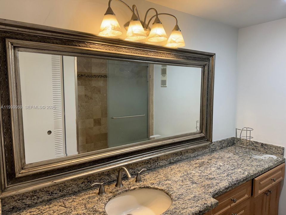 На продажу: $254,000 (2 спален, 2 ванн, 1033 Квадратных фут)