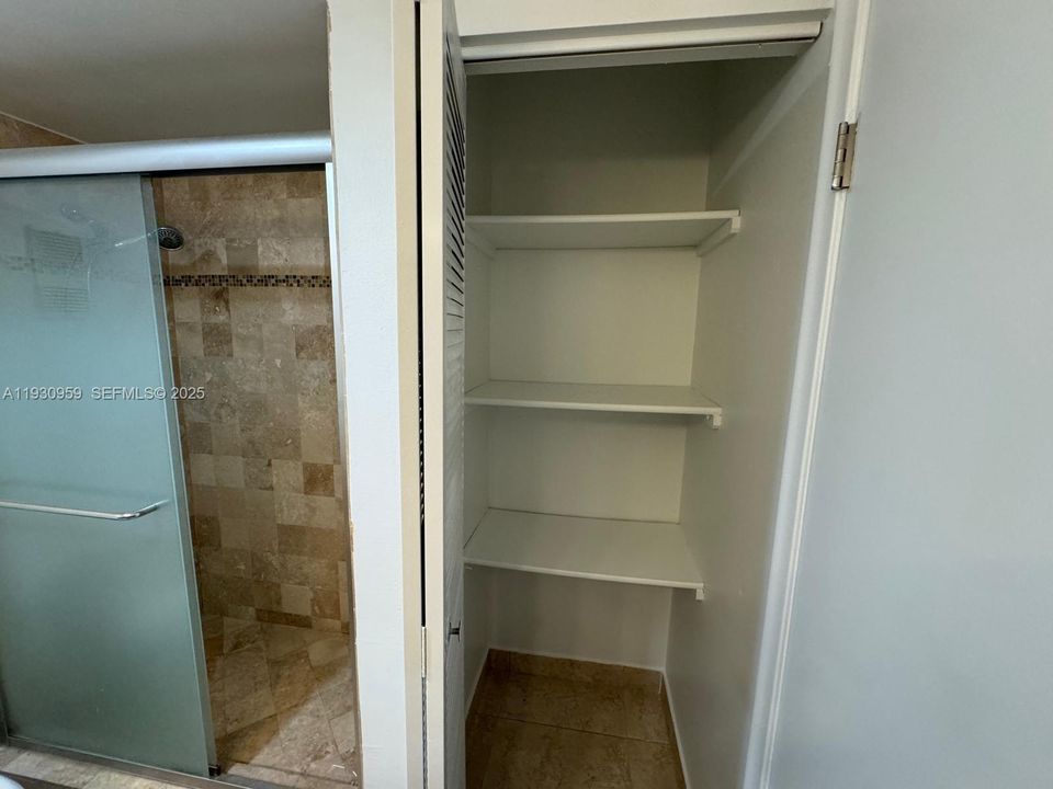 На продажу: $254,000 (2 спален, 2 ванн, 1033 Квадратных фут)