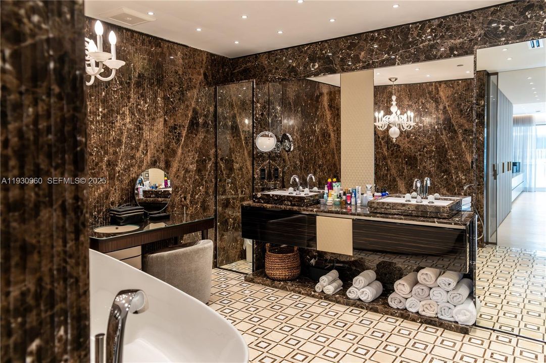 待售: $5,495,000 (3 贝兹, 3 浴室, 3110 平方英尺)