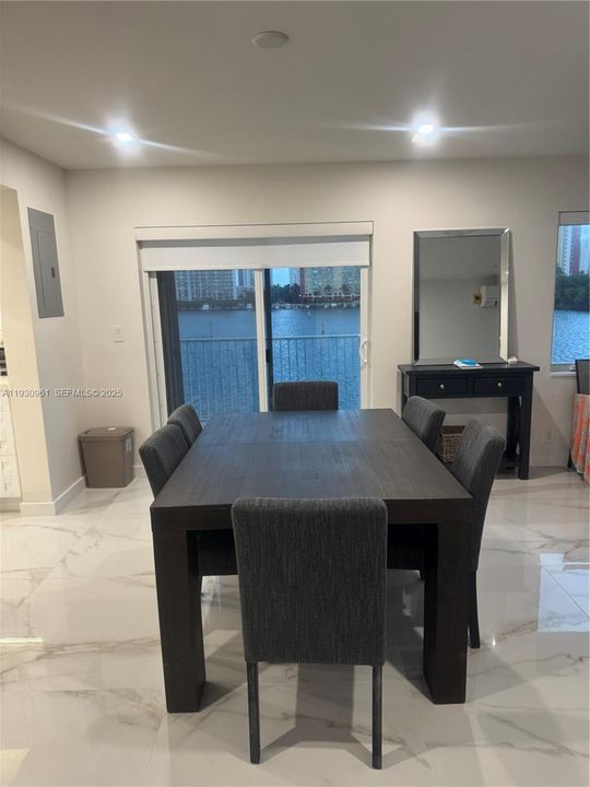 В аренду: $2,800 (2 спален, 1 ванн, 967 Квадратных фут)