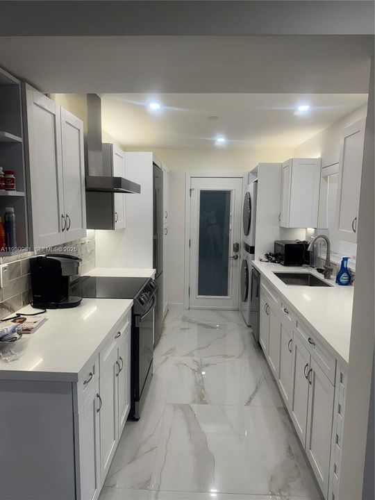 В аренду: $2,800 (2 спален, 1 ванн, 967 Квадратных фут)