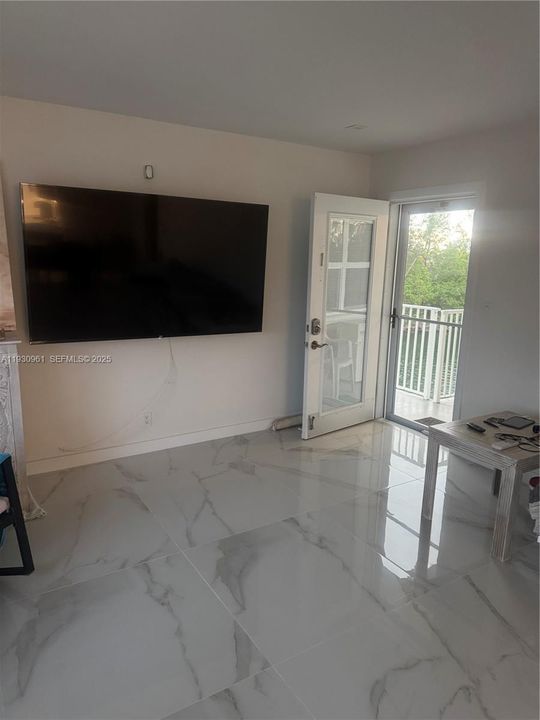 В аренду: $2,800 (2 спален, 1 ванн, 967 Квадратных фут)