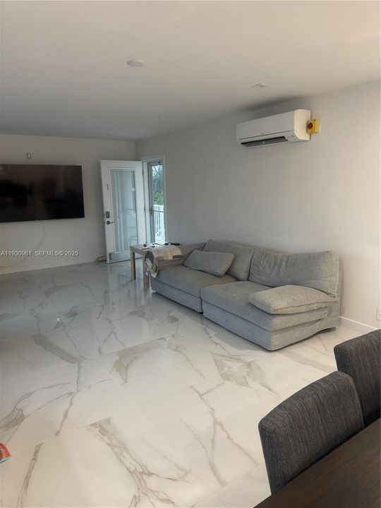 В аренду: $2,800 (2 спален, 1 ванн, 967 Квадратных фут)