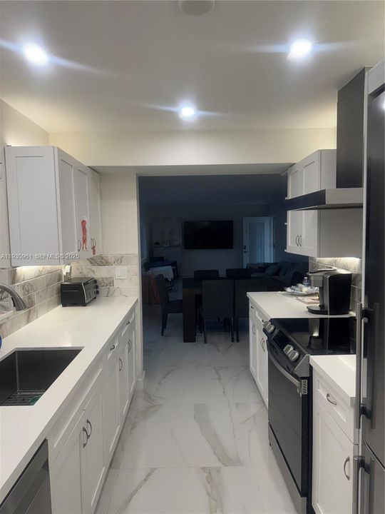 В аренду: $2,800 (2 спален, 1 ванн, 967 Квадратных фут)