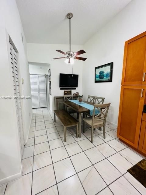 出租: $2,400 (2 贝兹, 2 浴室, 760 平方英尺)