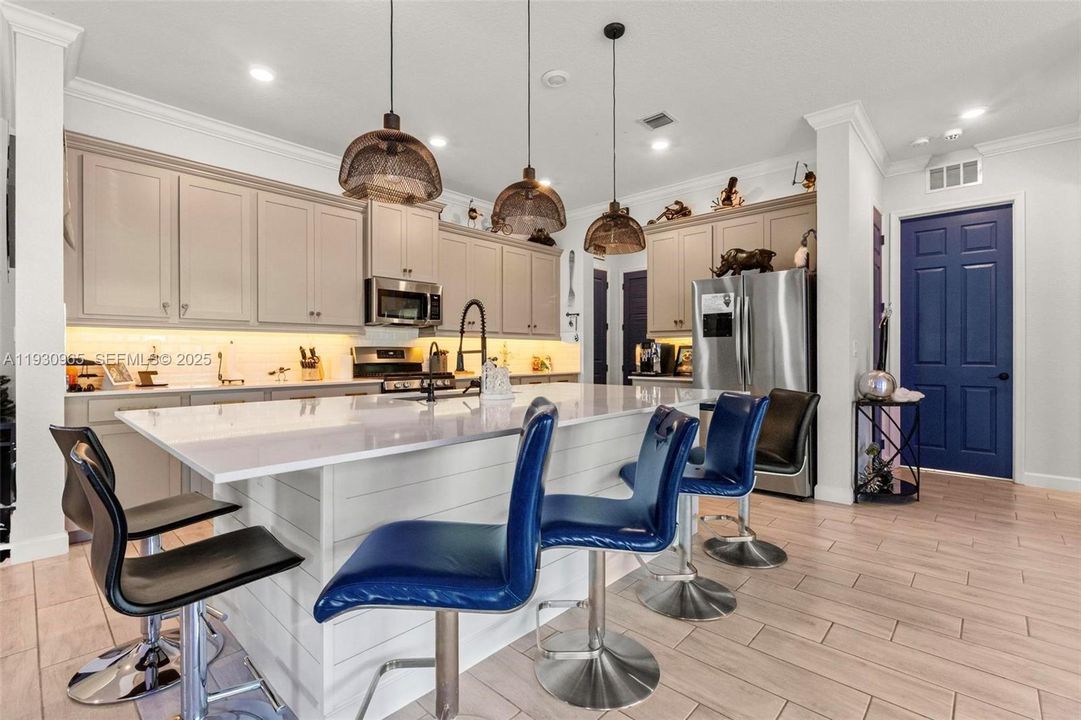 For Sale: $774,000 (6 beds, 4 baths, 3361 Square Feet)